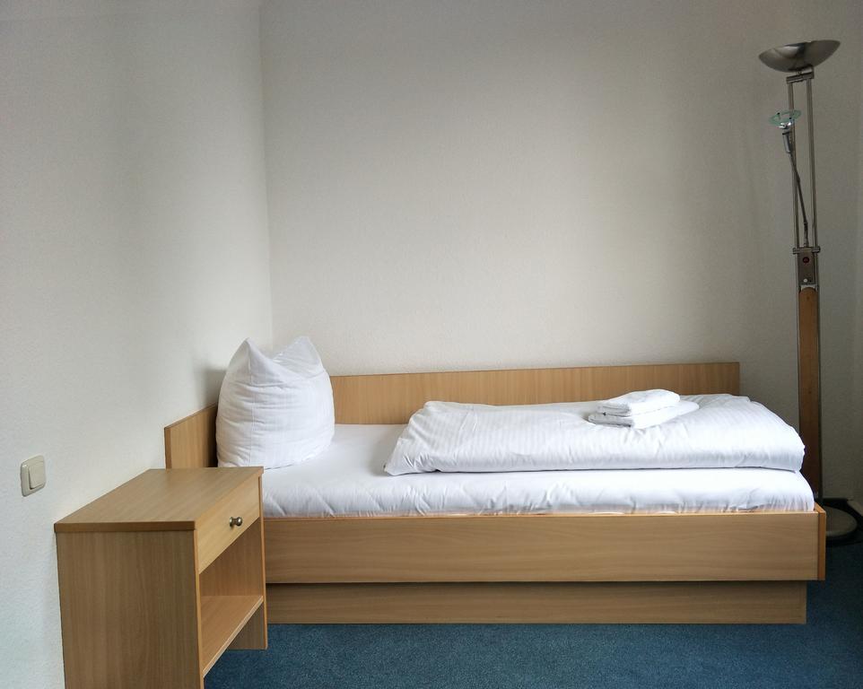 Hotel Zum Gruenen Tor Hoppegarten Eksteriør bilde