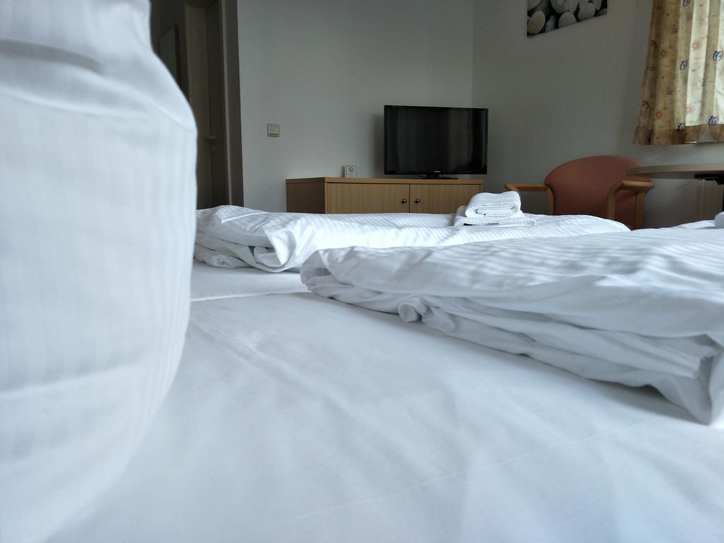 Hotel Zum Gruenen Tor Hoppegarten Eksteriør bilde